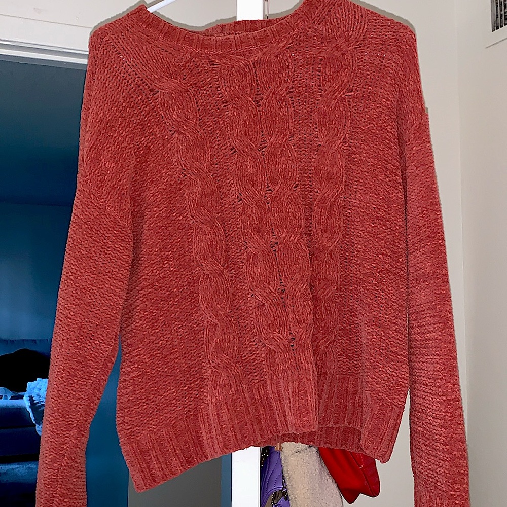 Soft red / pink sweater! Perfect for pairing with high boots🙂‍↕️